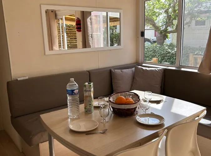 Les mobil homes de Naka, 6 places, TV, CLIM, une ENTRÉE OFFERTE pour un adulte pour la RÉSERVE AFRICAINE DE SIGEAN